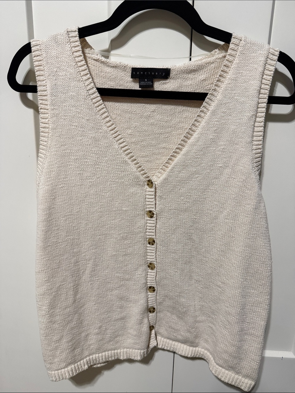 Sanctuary Cream Knit Button-Front V-Neck Tank. Size small. Worn once.